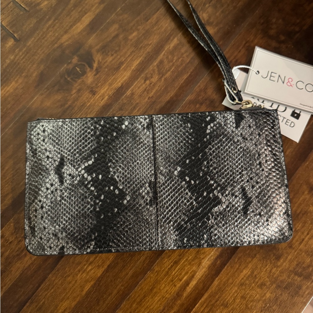 Jen & Co. Black Snake Print Wristlet Clutch
